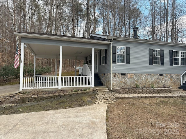 manufactured / mobile home featuring covered porch