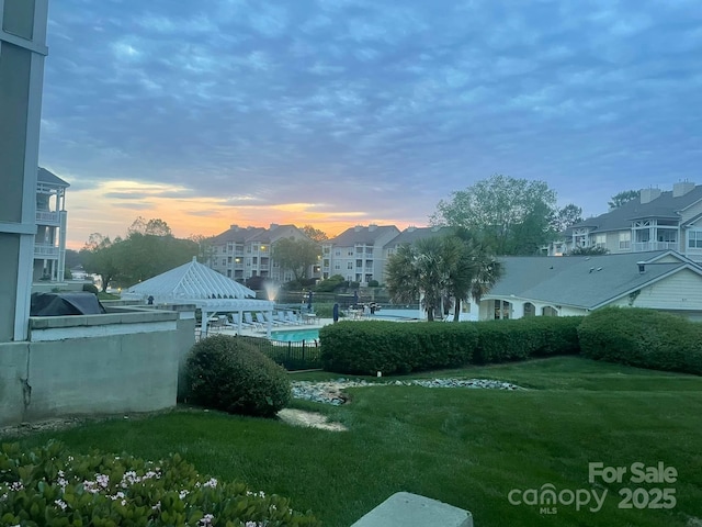 view of yard at dusk