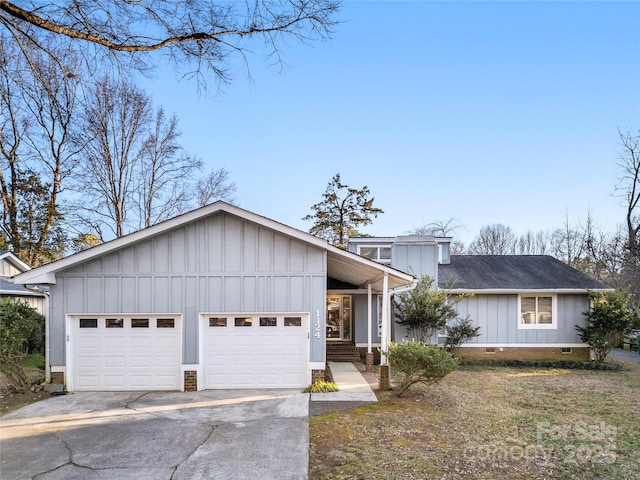 ranch-style house featuring a garage