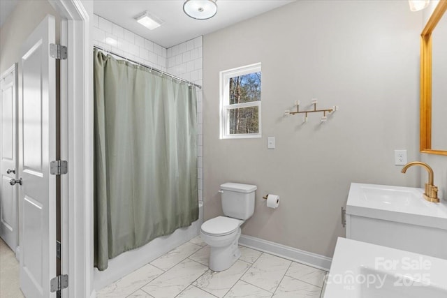 full bathroom featuring shower / bath combo with shower curtain, toilet, and vanity