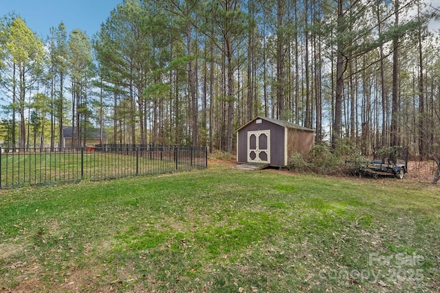 view of yard featuring a shed