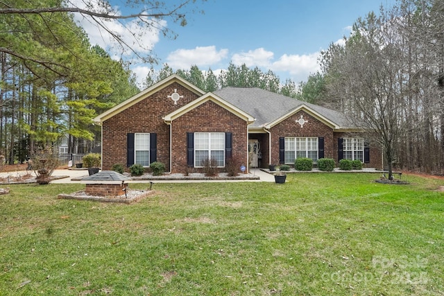 single story home featuring a front yard