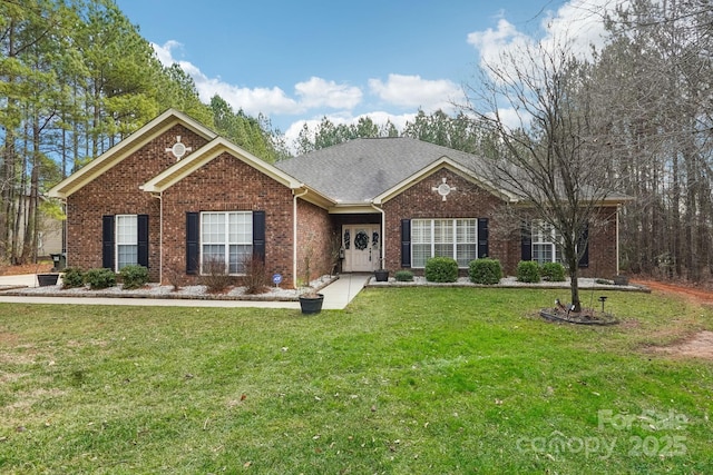 ranch-style house featuring a front yard