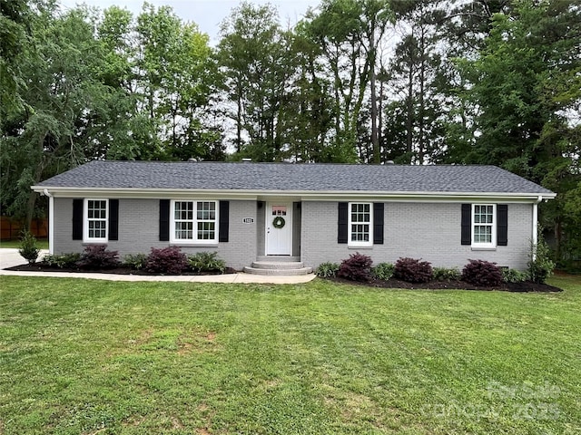 single story home featuring a front yard