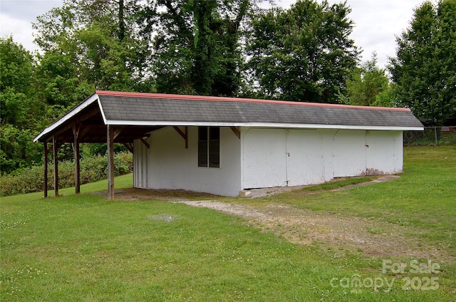 view of outdoor structure featuring driveway