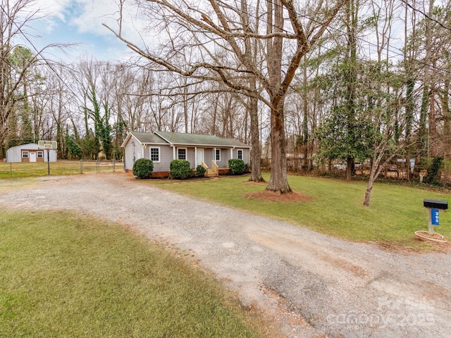 single story home with a front yard