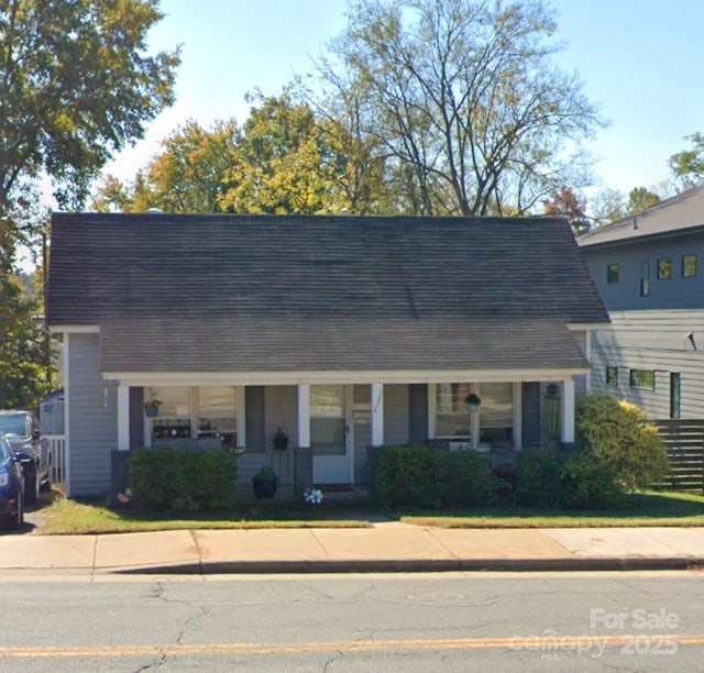 view of front of home featuring a porch