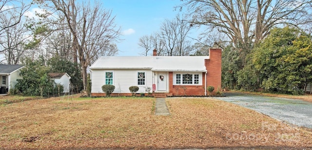 view of front of house with a front yard