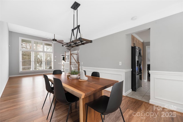 dining space featuring light hardwood / wood-style floors, ceiling fan, and ornamental molding