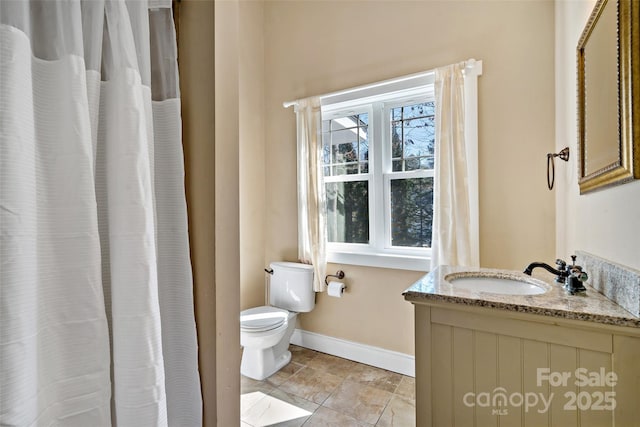 full bathroom with a healthy amount of sunlight, toilet, vanity, and baseboards