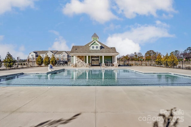 view of swimming pool featuring a patio