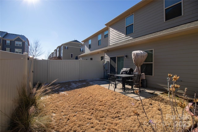 view of yard featuring a patio