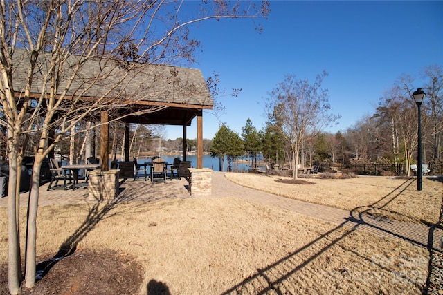 view of yard featuring a water view