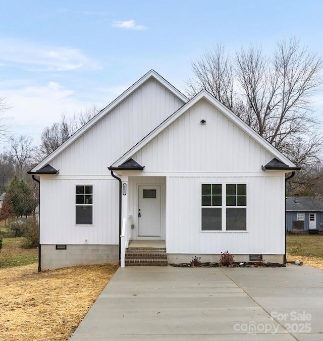 view of modern farmhouse