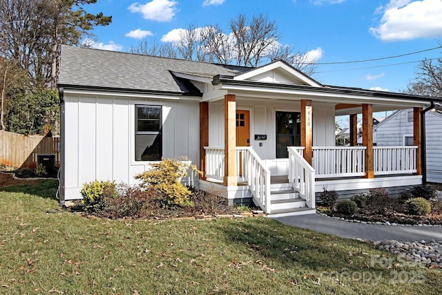 view of front of home featuring a porch and a front lawn