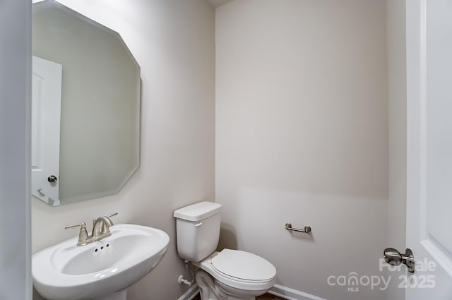 bathroom featuring toilet and sink