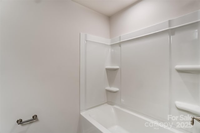 bathroom featuring shower / tub combination