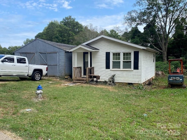 single story home featuring a front yard