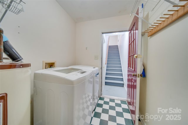 laundry room with water heater and washer and clothes dryer