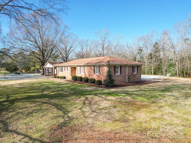 view of front of property with a front yard