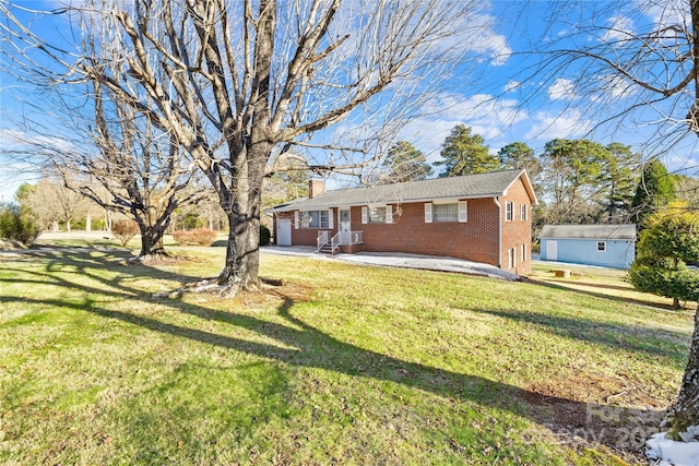 view of front of home with a patio and a front lawn