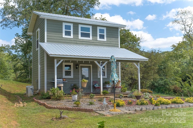 view of front facade featuring a porch and a front lawn