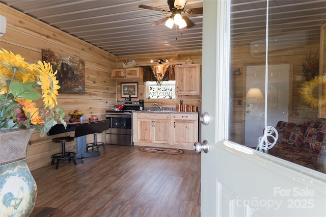 kitchen with ceiling fan, stainless steel range with electric stovetop, dark hardwood / wood-style floors, light brown cabinets, and sink