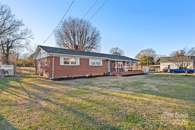 view of front of home featuring a front yard and covered porch