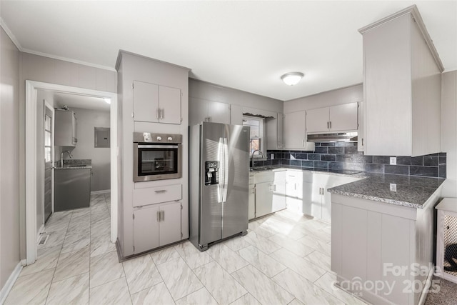 kitchen with tasteful backsplash, sink, stainless steel appliances, and ornamental molding