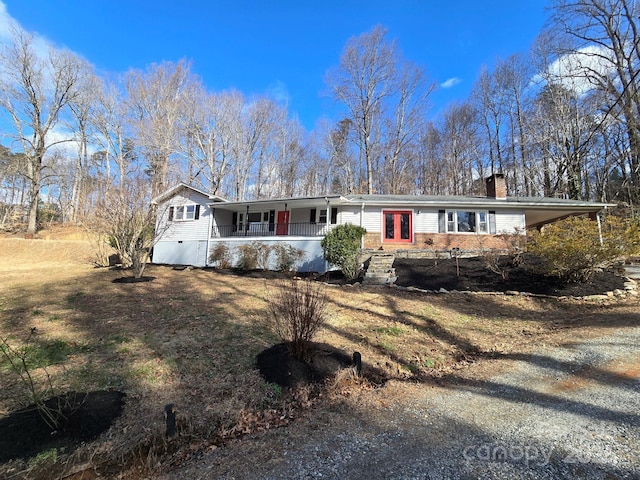 single story home featuring a porch