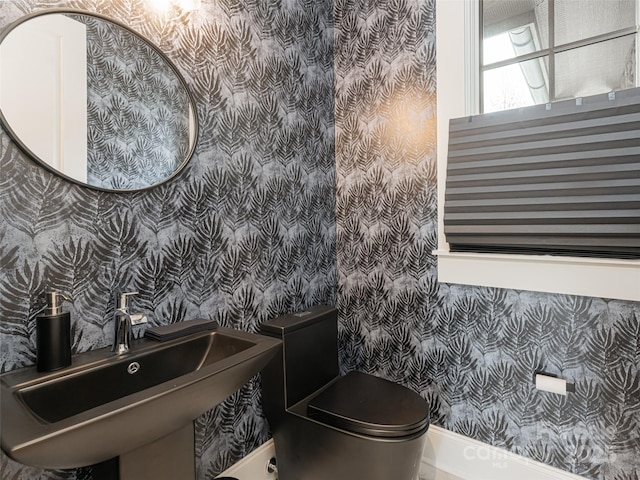 bathroom featuring sink and toilet