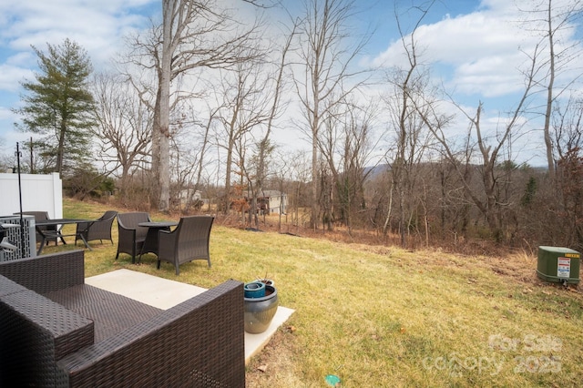 view of yard with a patio