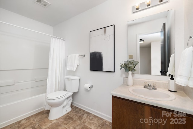 full bathroom with shower / tub combo with curtain, vanity, and toilet