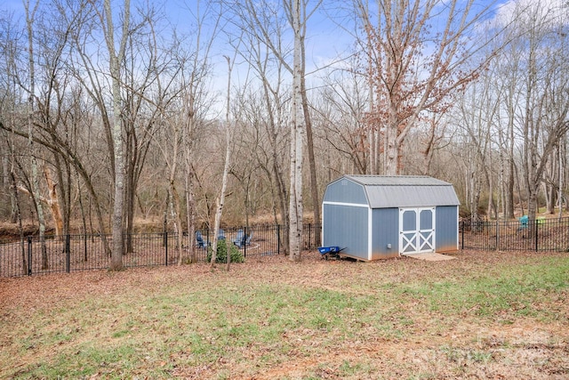 view of yard with a storage unit