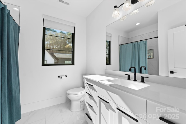 bathroom with curtained shower, toilet, and vanity