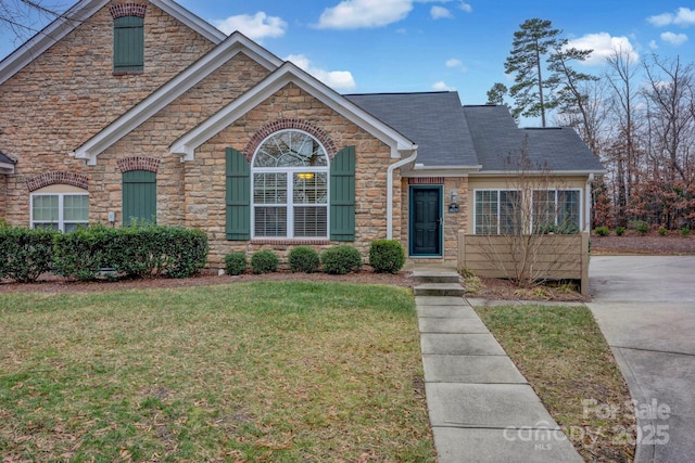 view of property featuring a front yard