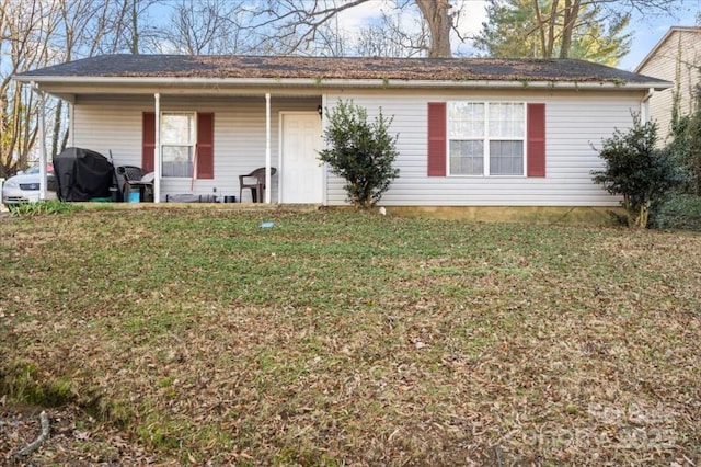 view of front facade featuring a front lawn