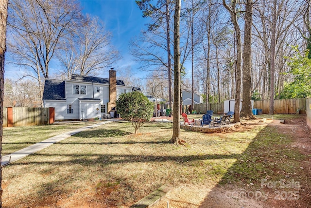 view of yard with a storage shed