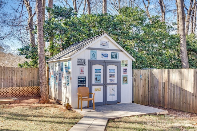 view of outdoor structure featuring a yard