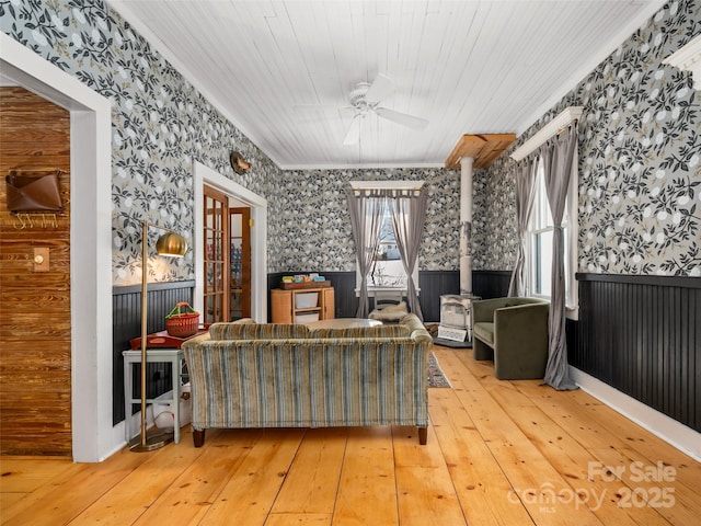 living area featuring ceiling fan, crown molding, and hardwood / wood-style flooring