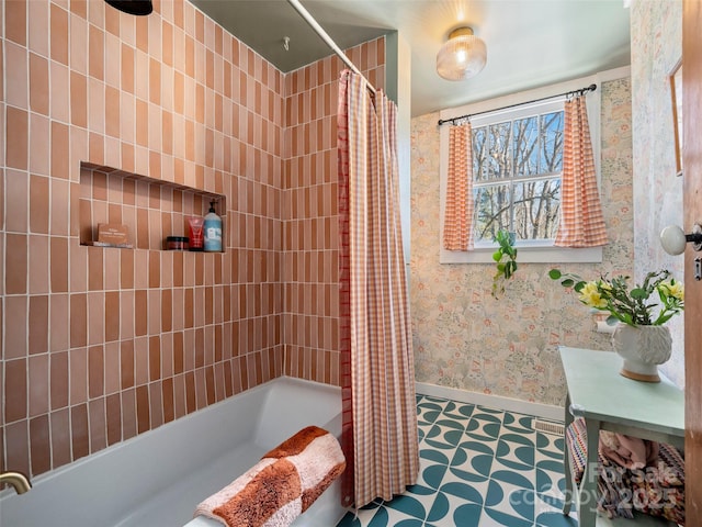 bathroom featuring shower / bath combo