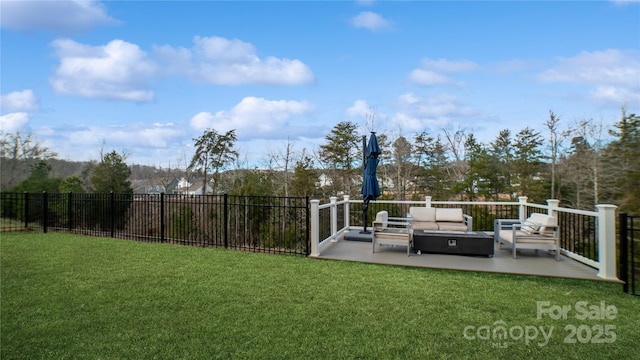 view of yard featuring an outdoor living space