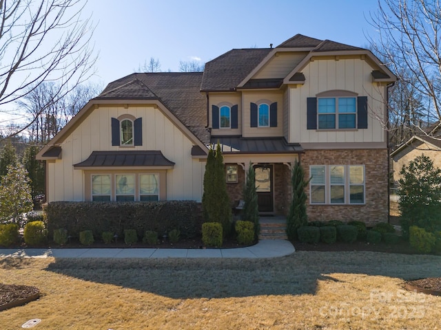 craftsman house featuring a front lawn