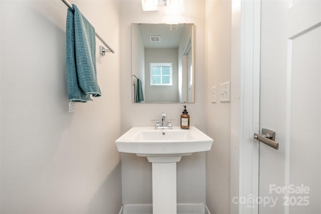 bathroom featuring sink