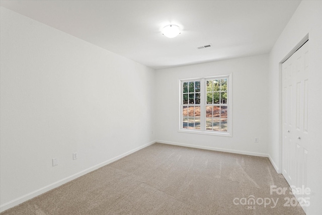 unfurnished room featuring carpet floors