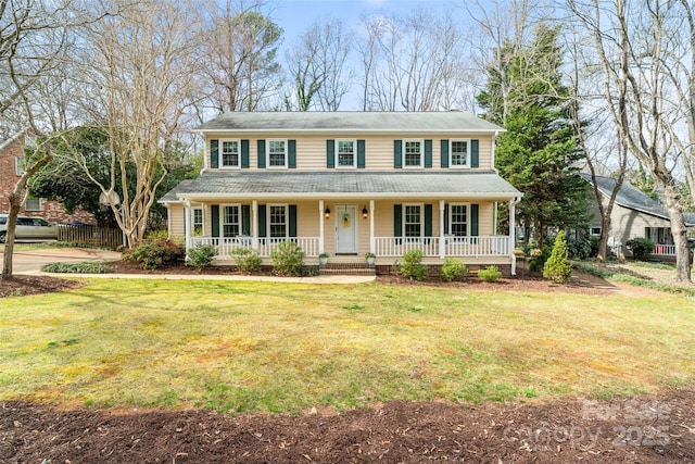 view of front facade featuring covered porch and a front lawn