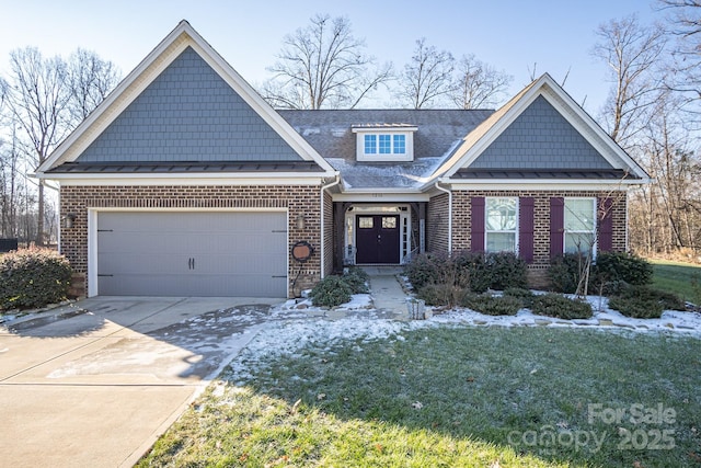 view of front of property featuring a front yard and a garage