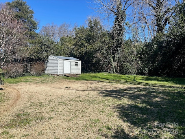 view of yard featuring an outbuilding and a storage shed