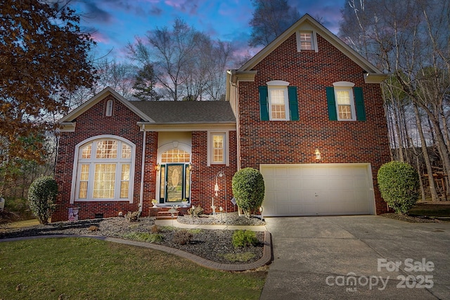 view of front property featuring a garage