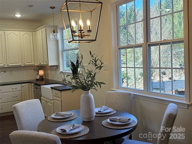 dining space with sink and dark hardwood / wood-style floors